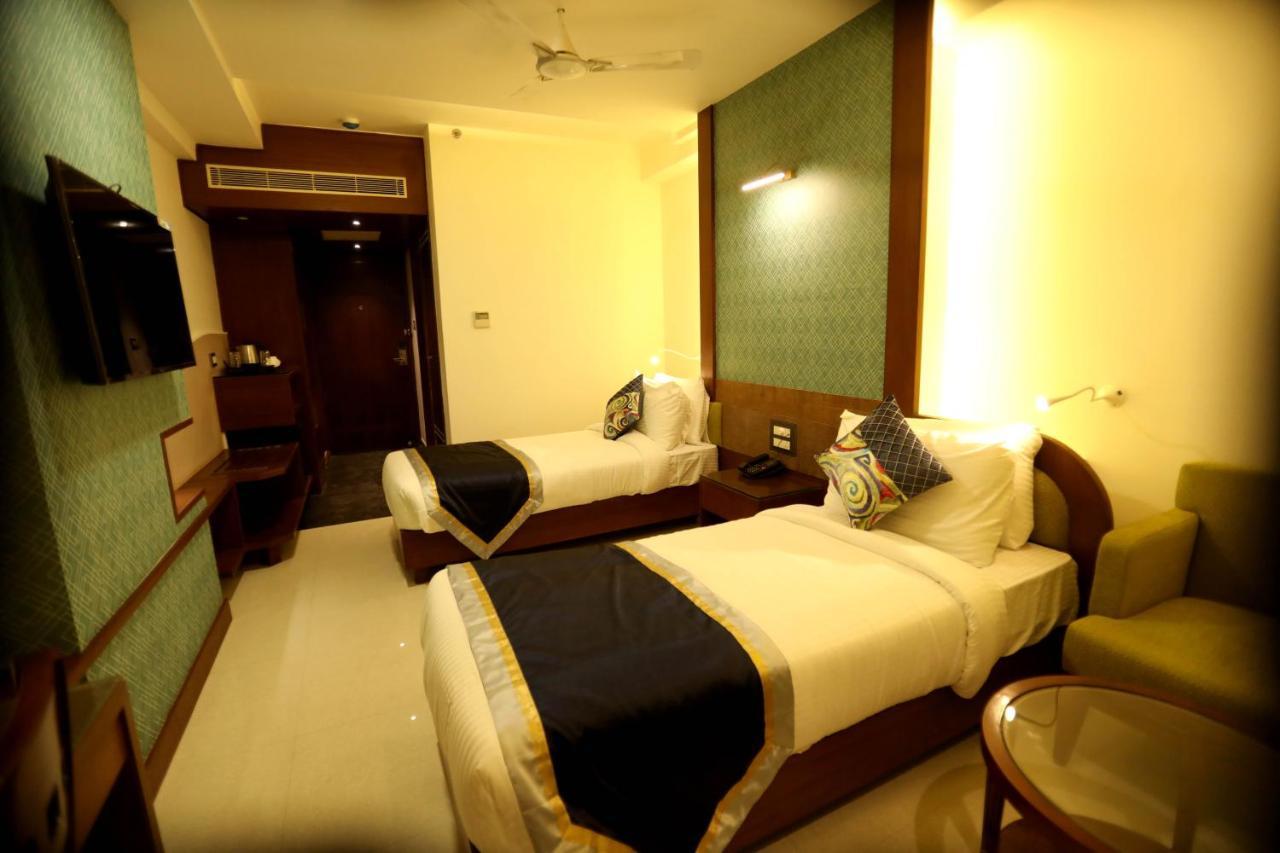 The Pinnacle Inn Sarnath Varanasi Exterior foto