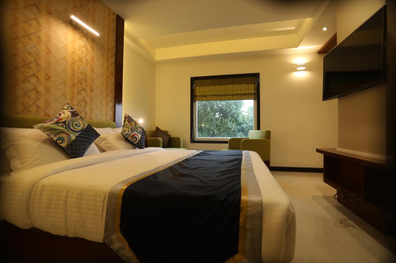 The Pinnacle Inn Sarnath Varanasi Exterior foto